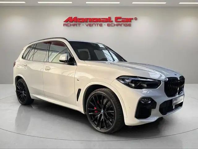 BMW X5 Xdrive45e view 4
