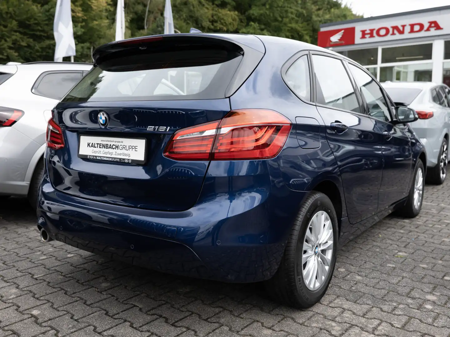 BMW 218 i Active Tourer Advantage NAVI LED SHZ PDC Blauw - 2