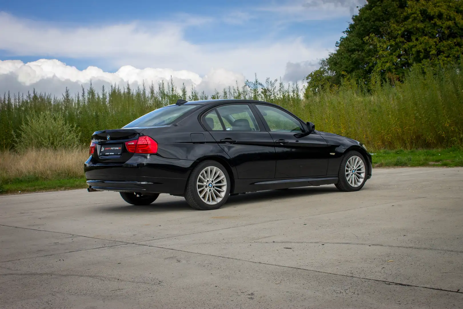 BMW 318 d Berline Zwart - 2