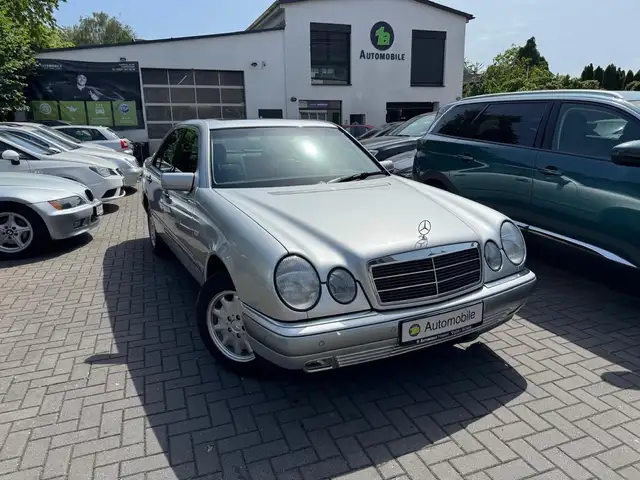 Mercedes-Benz E 240 Elegance*KLIMA*PDC*TEMPO*SCHIEBEDACH