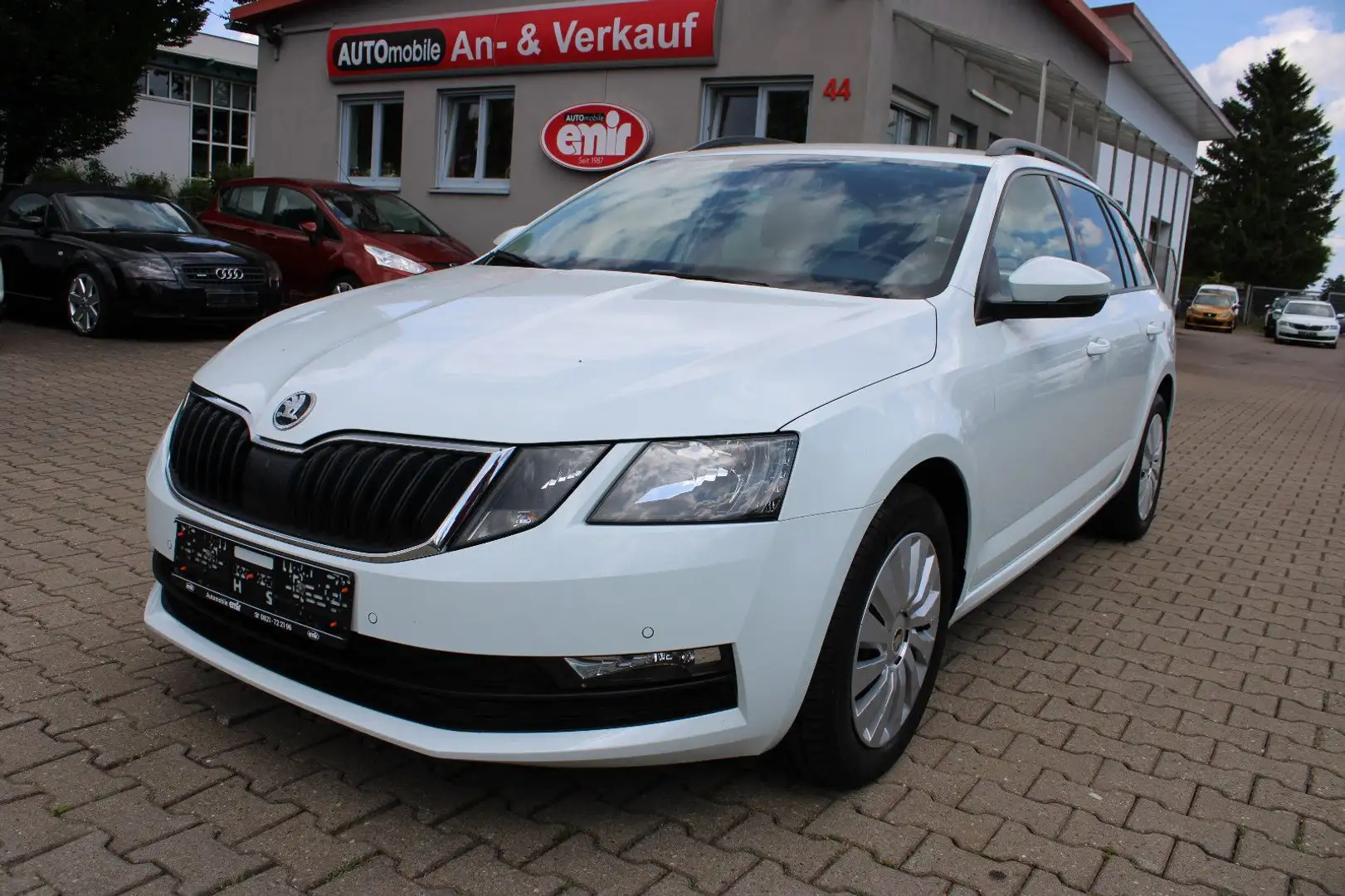 Skoda Octavia 1.6 TDI DSG Combi Navi,SHZ,Standheizung Weiß - 1