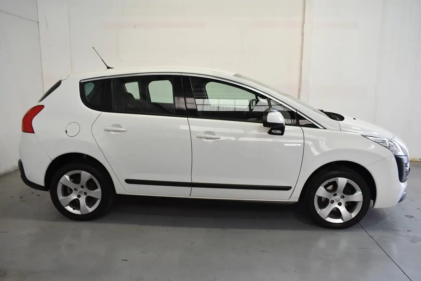 Peugeot 3008 1.6HDI Active 115 Blanc - 2