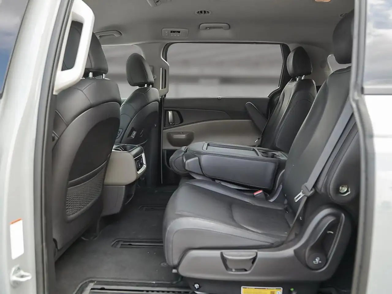 Kia Carnival снимка Kia Carnival