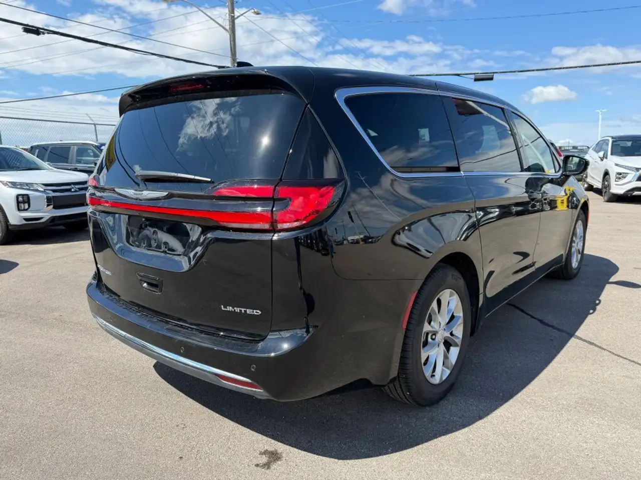 Chrysler Pacifica photo Chrysler Pacifica