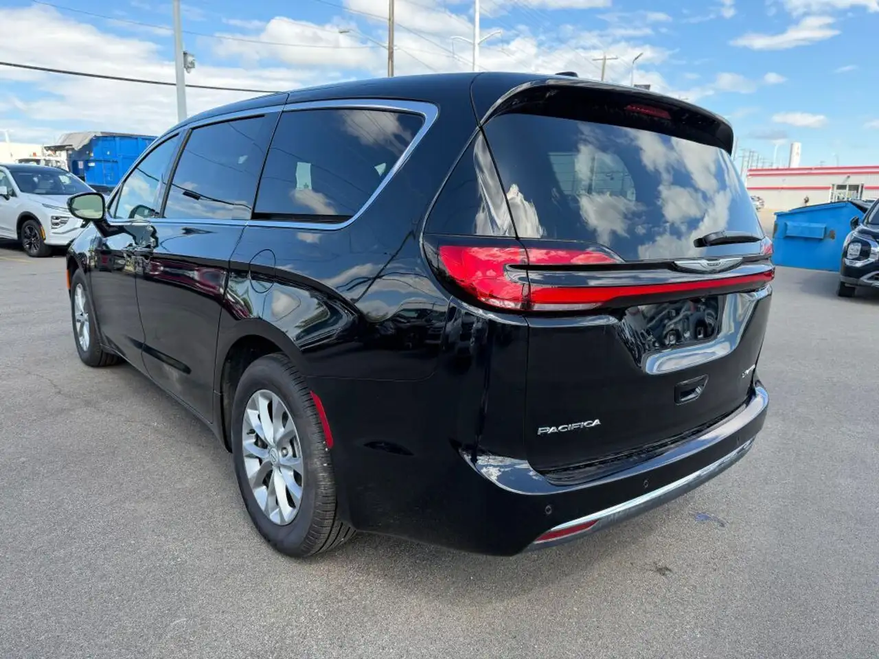 Chrysler Pacifica photo Chrysler Pacifica