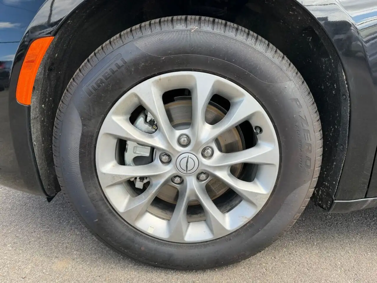 Chrysler Pacifica photo Chrysler Pacifica