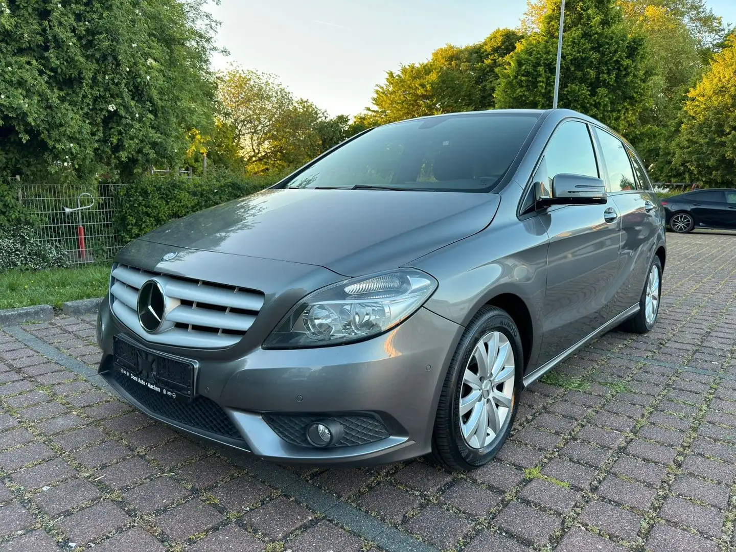 Mercedes-Benz B 180 B -Klasse B 180 Gris - 1