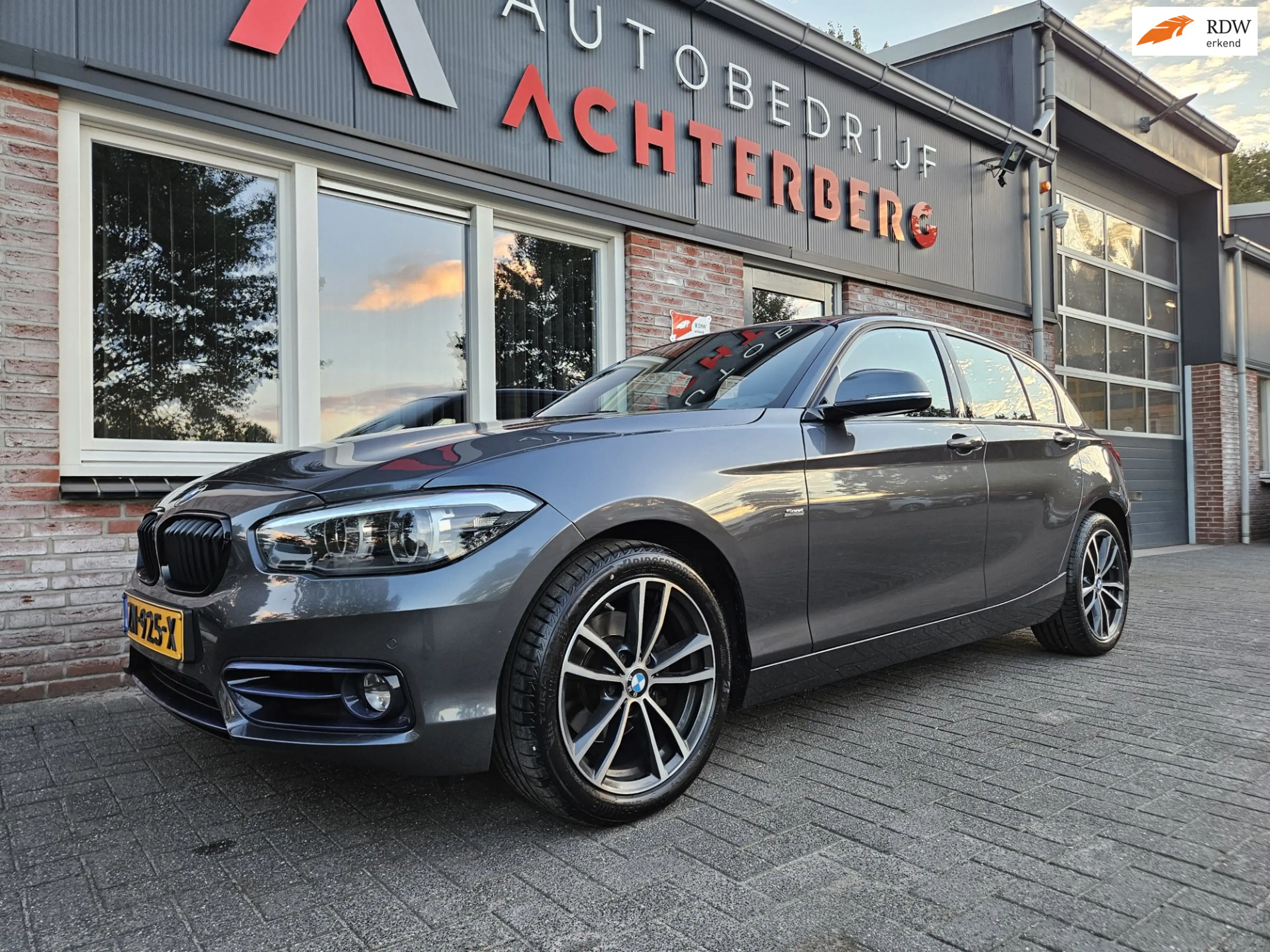 BMW 120 1-serie 120i Edition Sport Line Shadow High Execut