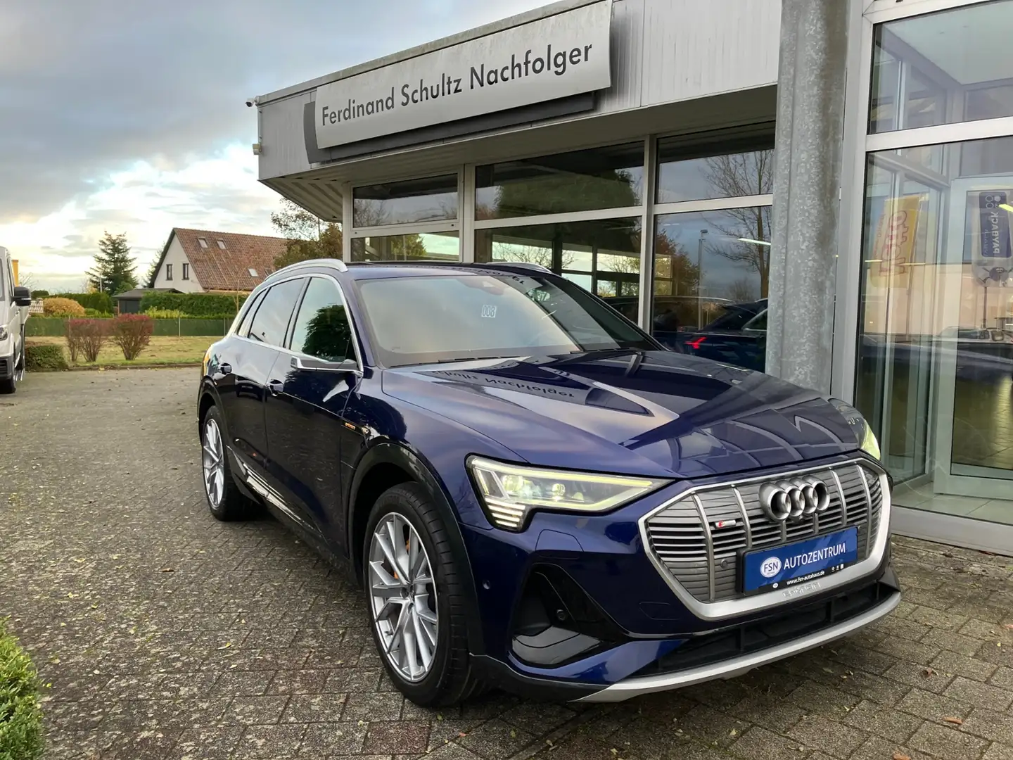 Audi e-tron 50 quattro S line AHK LUFT Head-up Kamera Blau - 2