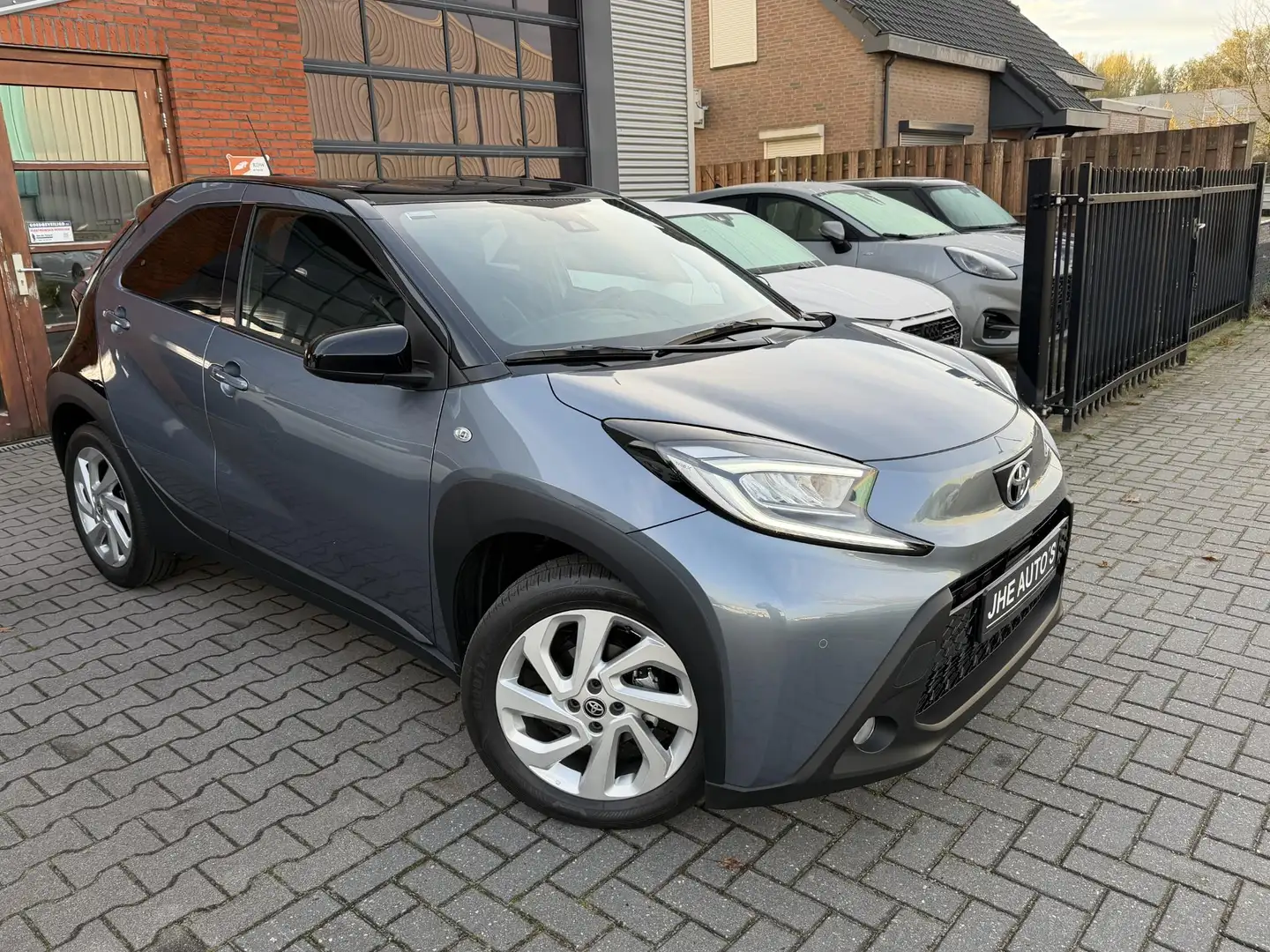 Toyota Aygo X 1.0 VVT-i S-CVT Premium | LED | Keyless | Carplay Gris - 2