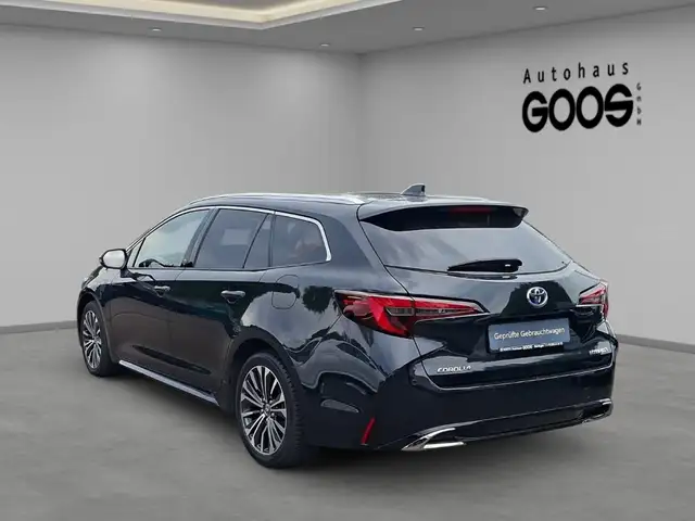 Toyota Corolla view 3