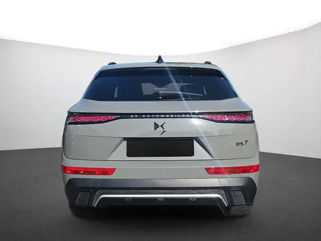 DS Automobiles DS 7 view 4