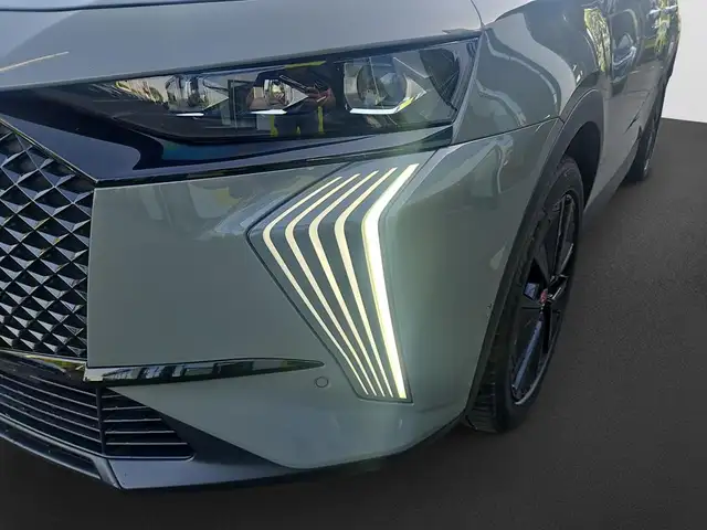 DS Automobiles DS 7 view 9