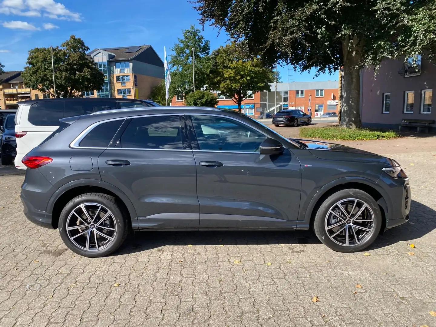 Audi Q5 TDI 150 kw qu S line Tech Plus AHK Gris - 2