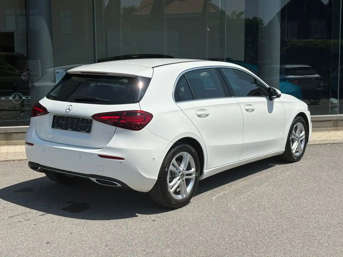 Mercedes-Benz A 180 New Modèle Luxury Line Blanc - 2