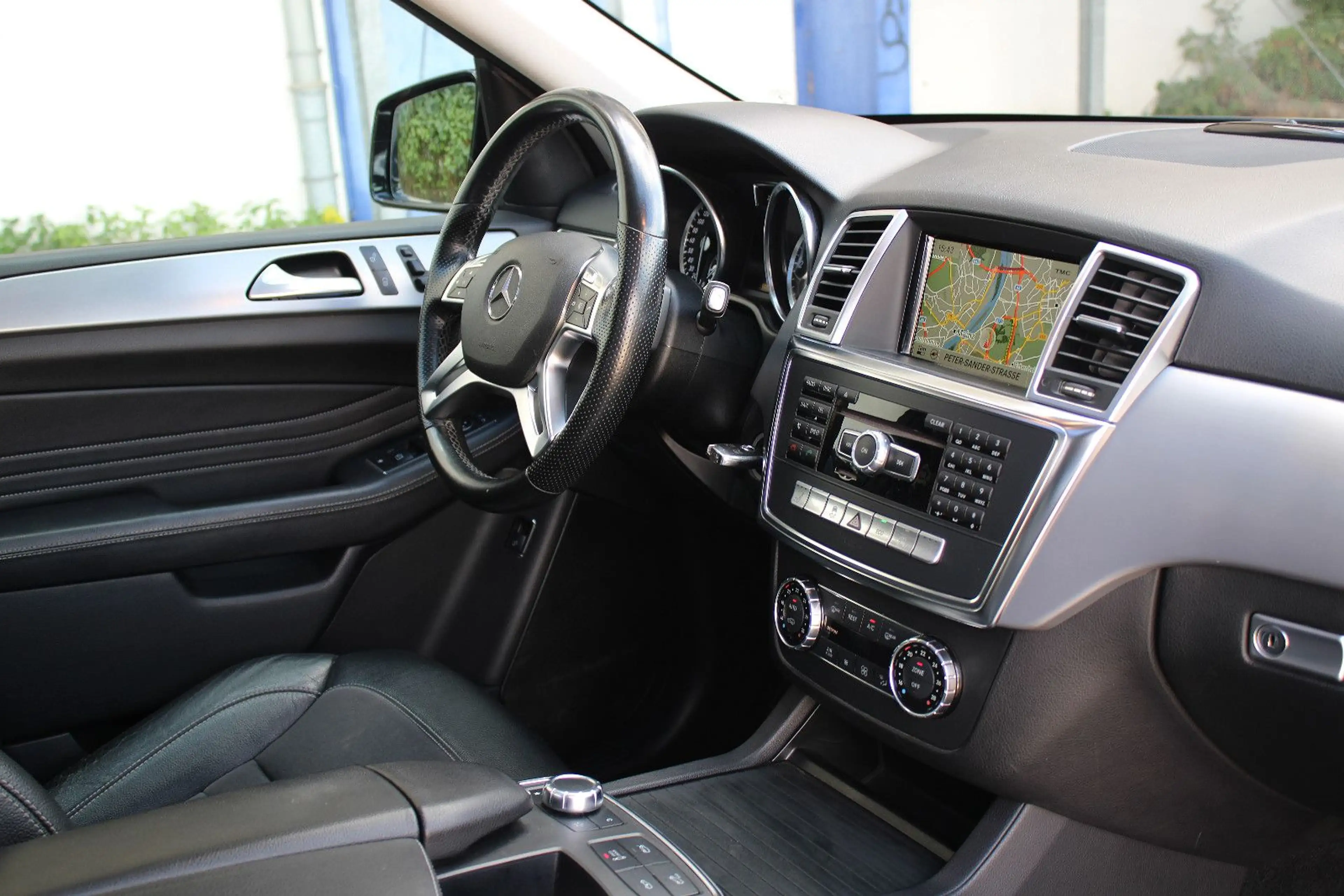 Mercedes-Benz ML 350 CDI AMG-Line/Pano/Luft/AHK/360°/21'/Leder — photo 13