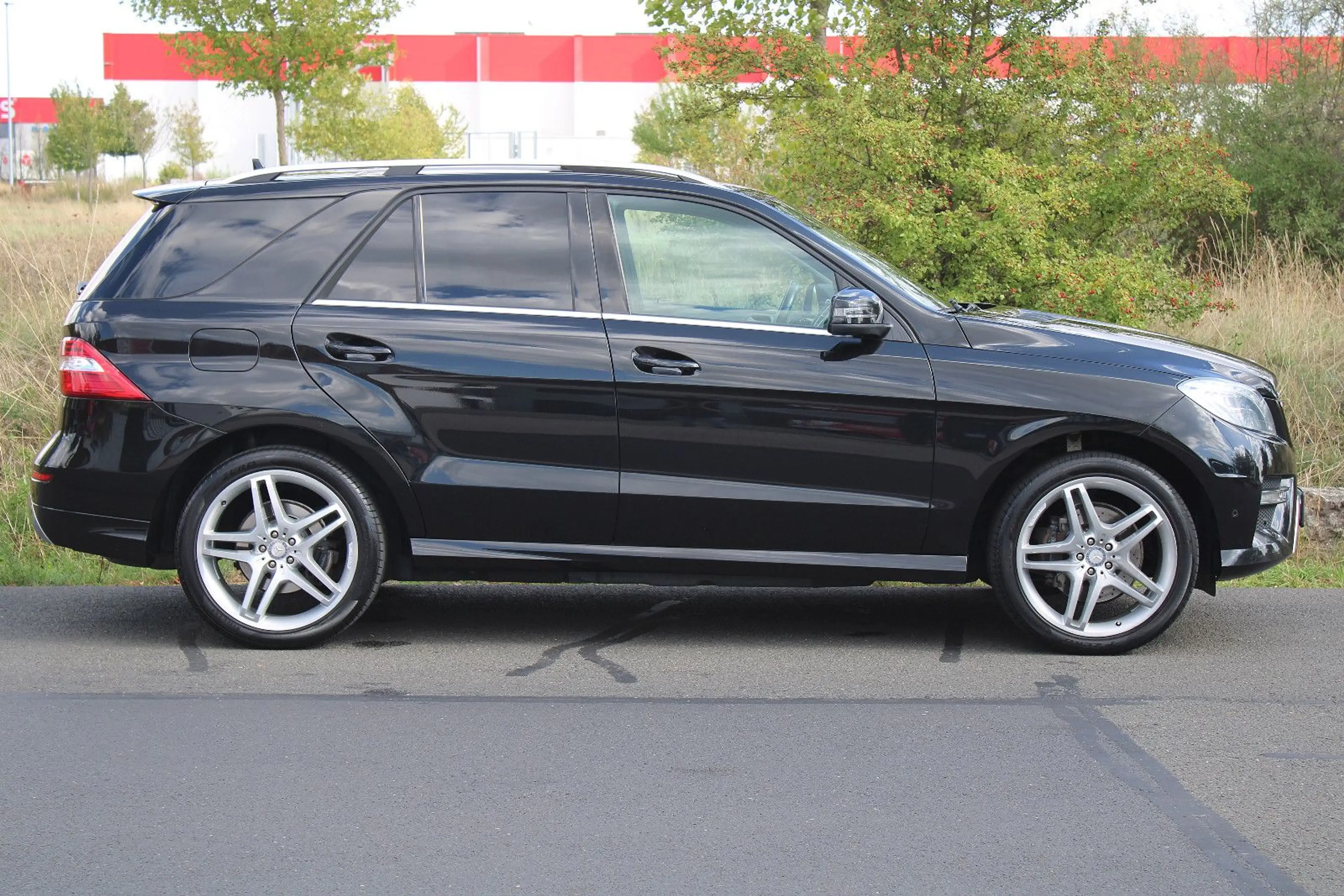 Mercedes-Benz ML 350 CDI AMG-Line/Pano/Luft/AHK/360°/21'/Leder — photo 6