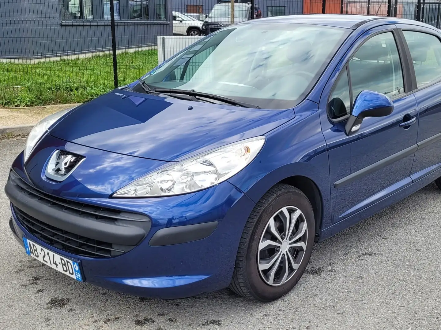 Peugeot 207 1.4 VTi 16V 95ch Trendy Bleu - 1