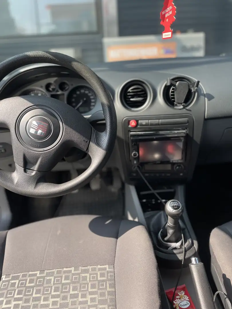 SEAT Ibiza Reference 1,4 16V - 1