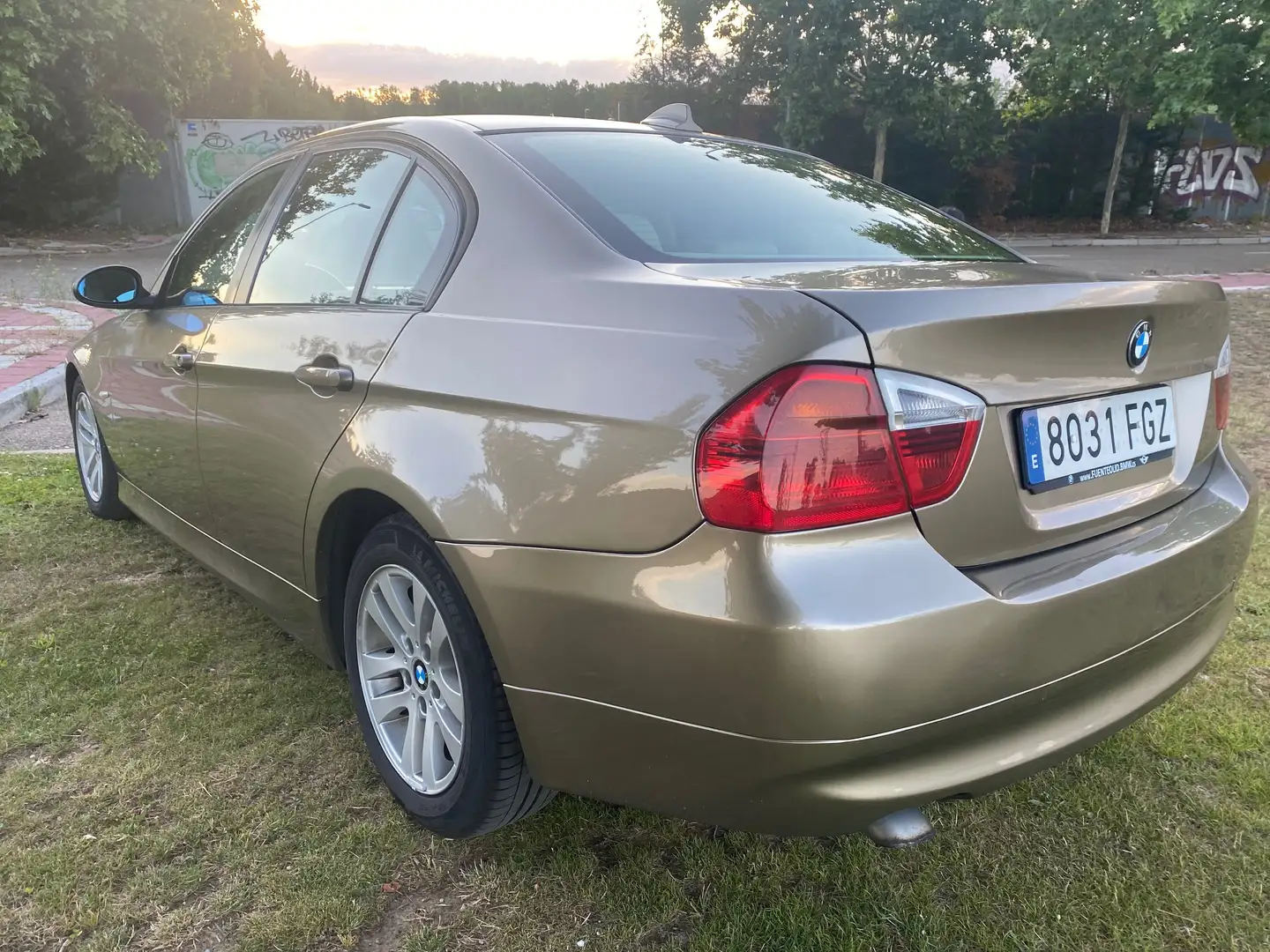 BMW 320 320d Eficient  Dinamics Brons - 2