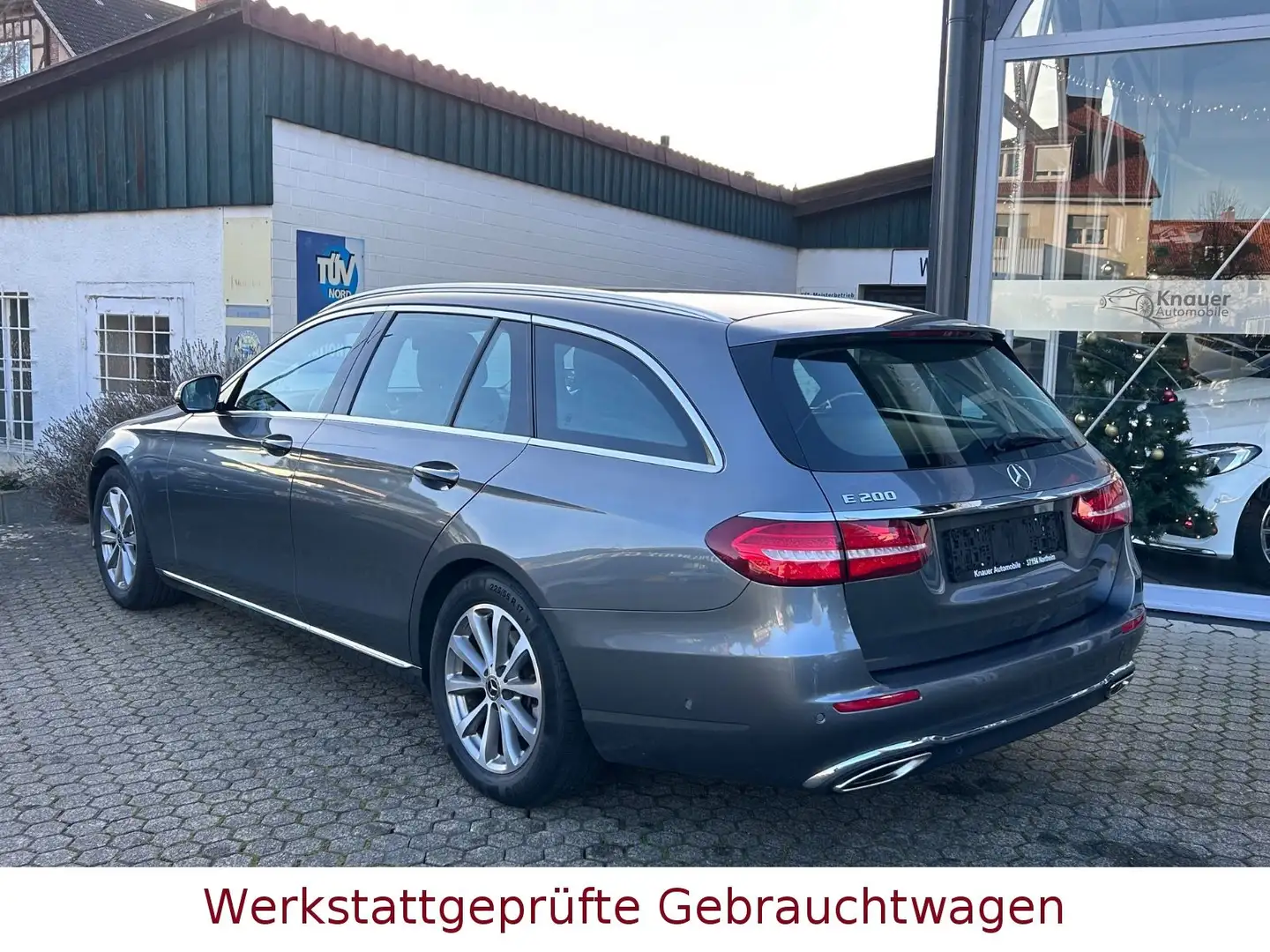 Mercedes-Benz E 200 Avantgarde *LED*Sitzheiz*AHK*Kamera* Gris - 2