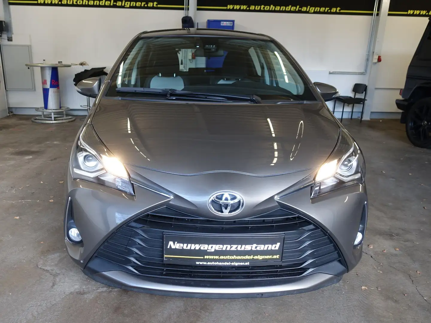 Toyota Yaris Yaris 1,0 VVT-i Young Young Grau - 2