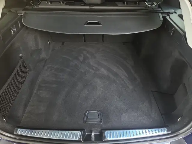 Mercedes-Benz 220 view 11
