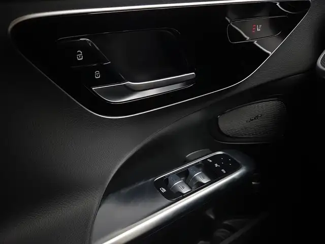 Mercedes-Benz 220 view 15