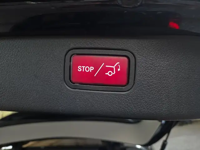 Mercedes-Benz 220 view 12