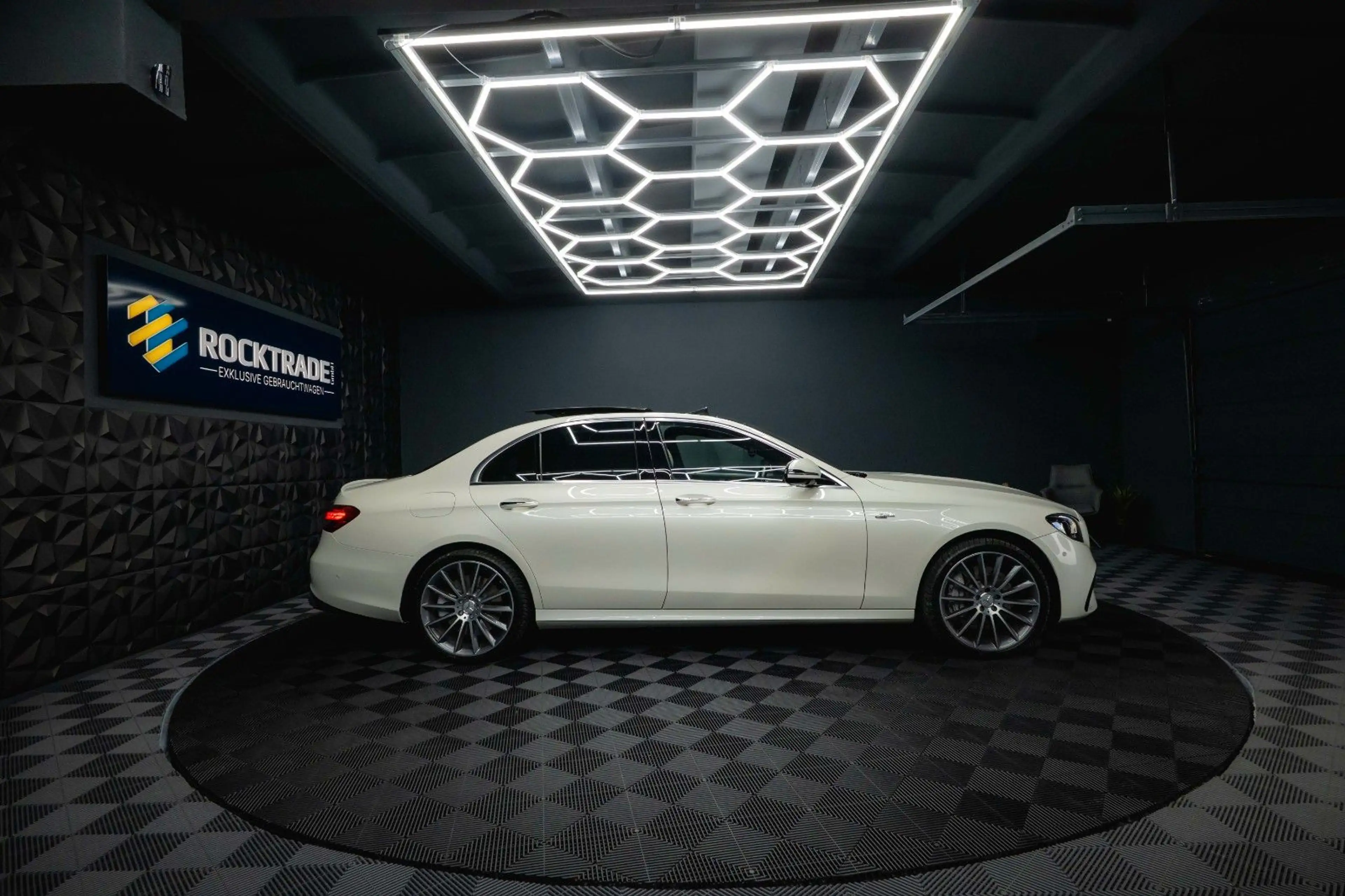 Mercedes-Benz E 53 AMG 4Matic+ Facelift Designo *ACC*Pano*360* — photo 11