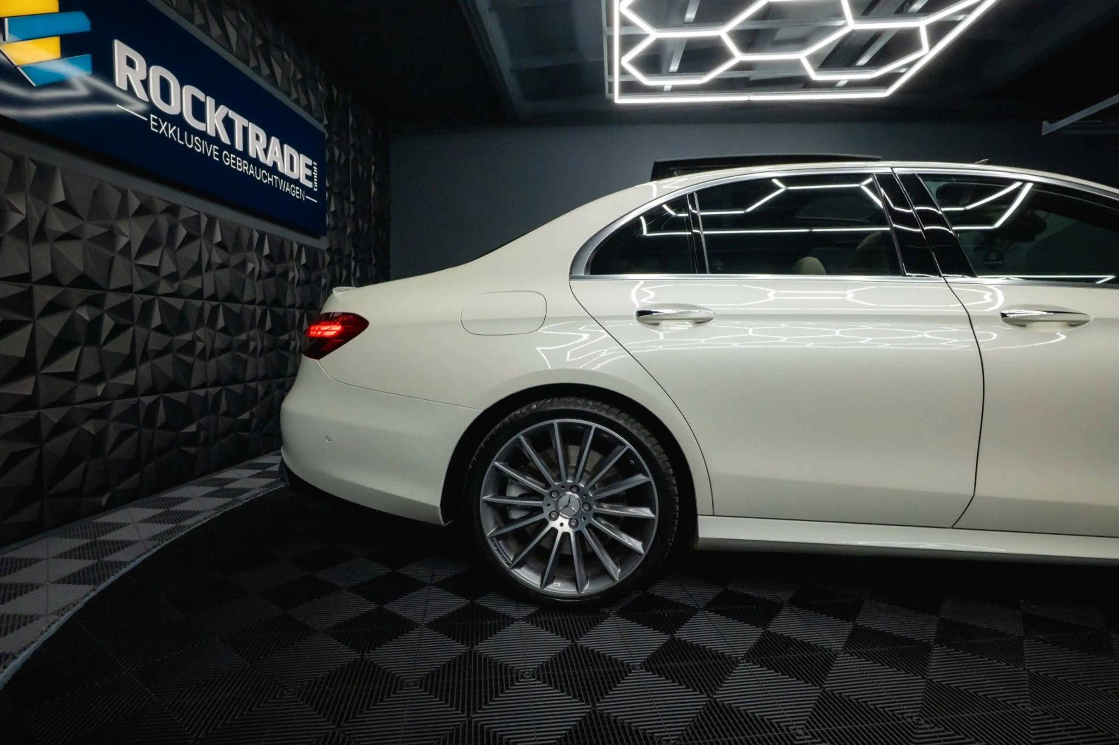Mercedes-Benz E 53 AMG 4Matic+ Facelift Designo *ACC*Pano*360* — photo 12
