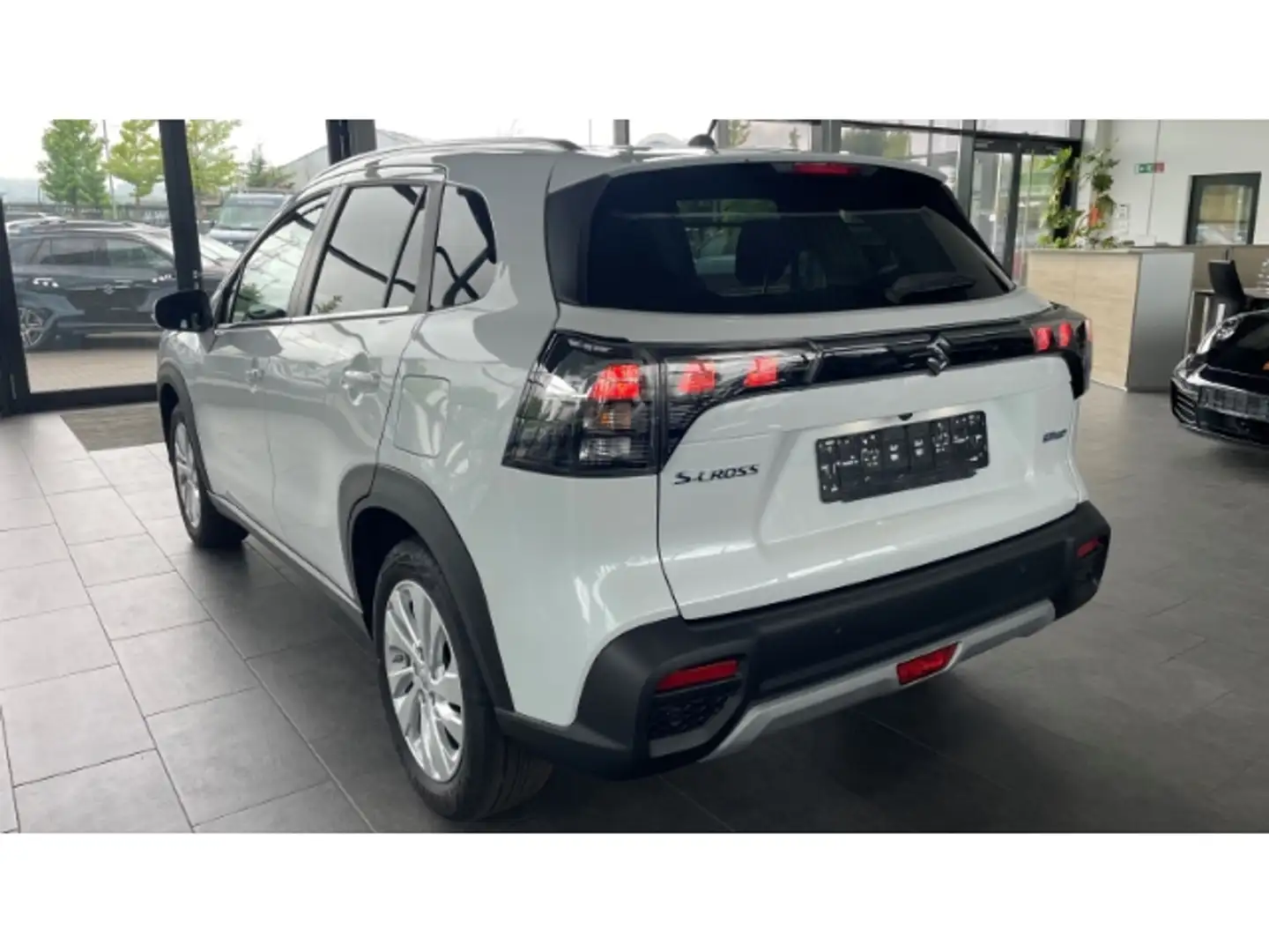 Suzuki SX4 S-Cross 1.4 Comfort Navi LED ACC Kamera SitzHZG Apple CarP Bílá - 2