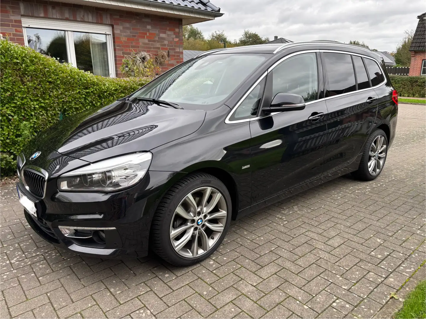 BMW 218 218d Gran Tourer Sport-Aut. Luxury Line - LED, Nav Schwarz - 1