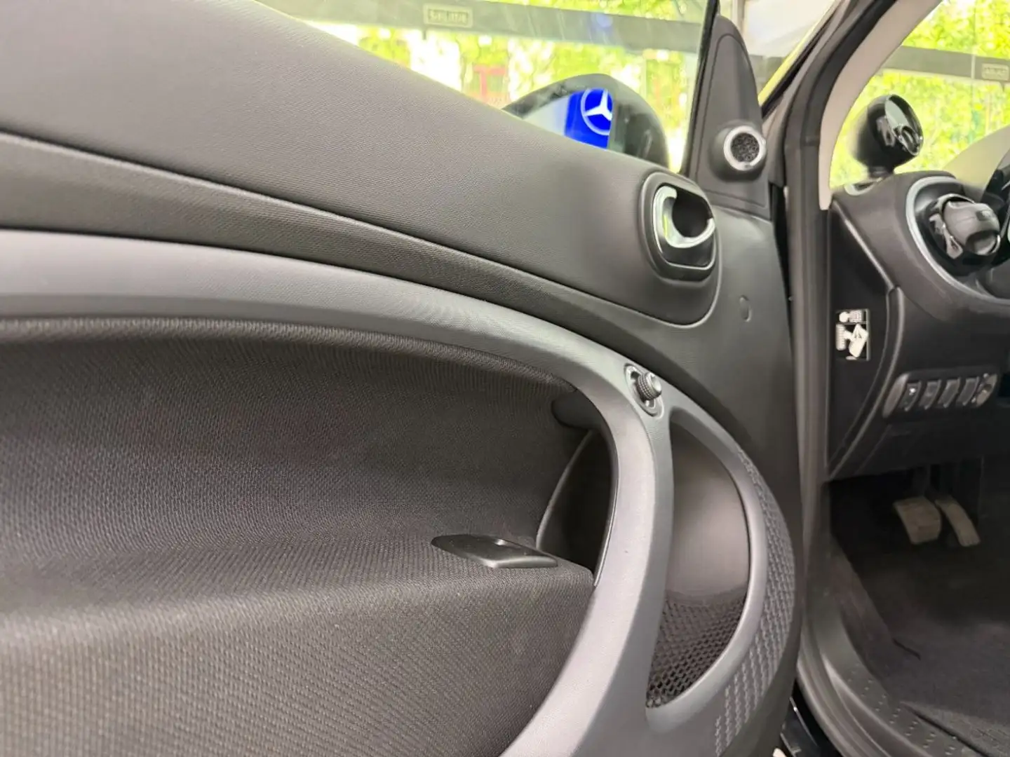 smart forTwo Cabrio Electric Drive Zwart - 2