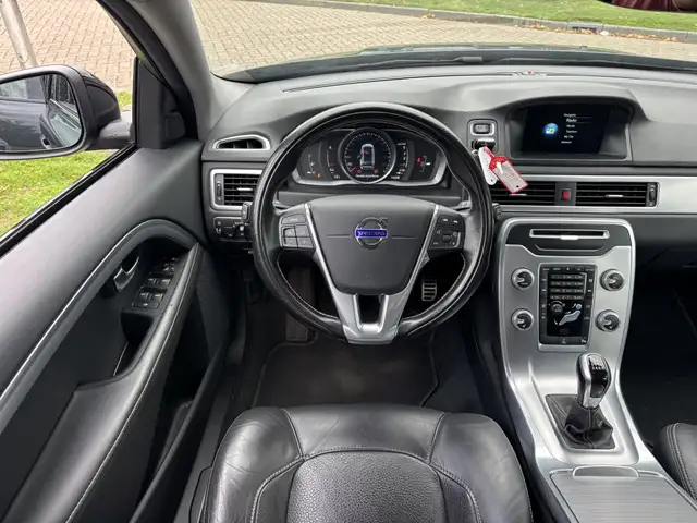 Volvo V70 view 9