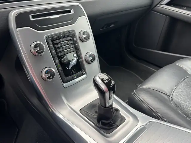 Volvo V70 view 13