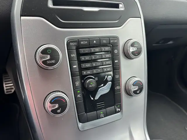 Volvo V70 view 14