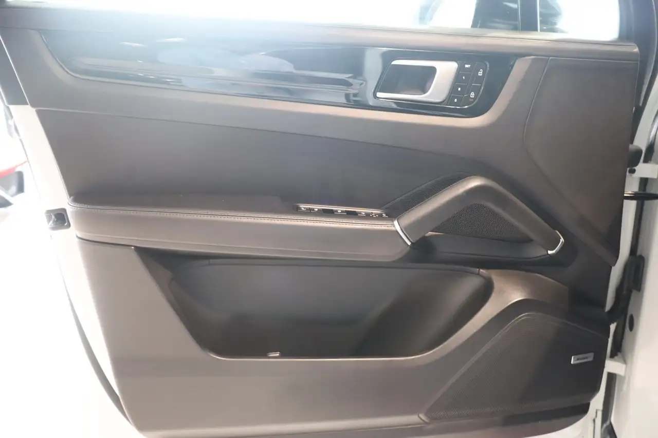 Porsche Cayenne E-Hybrid Platinum Edition, миниатюра 14