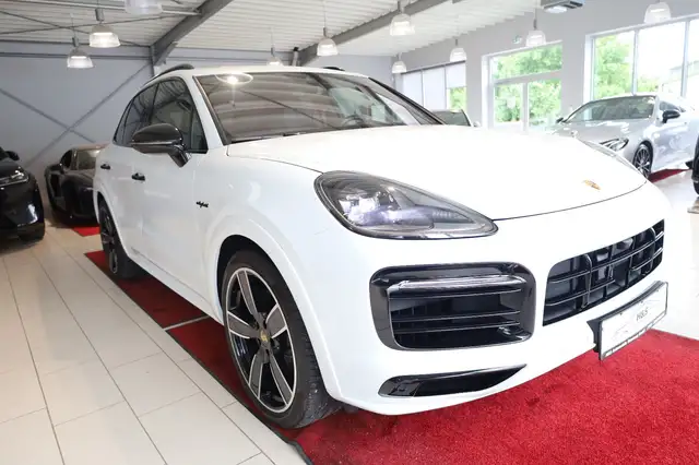 Porsche Cayenne view 11