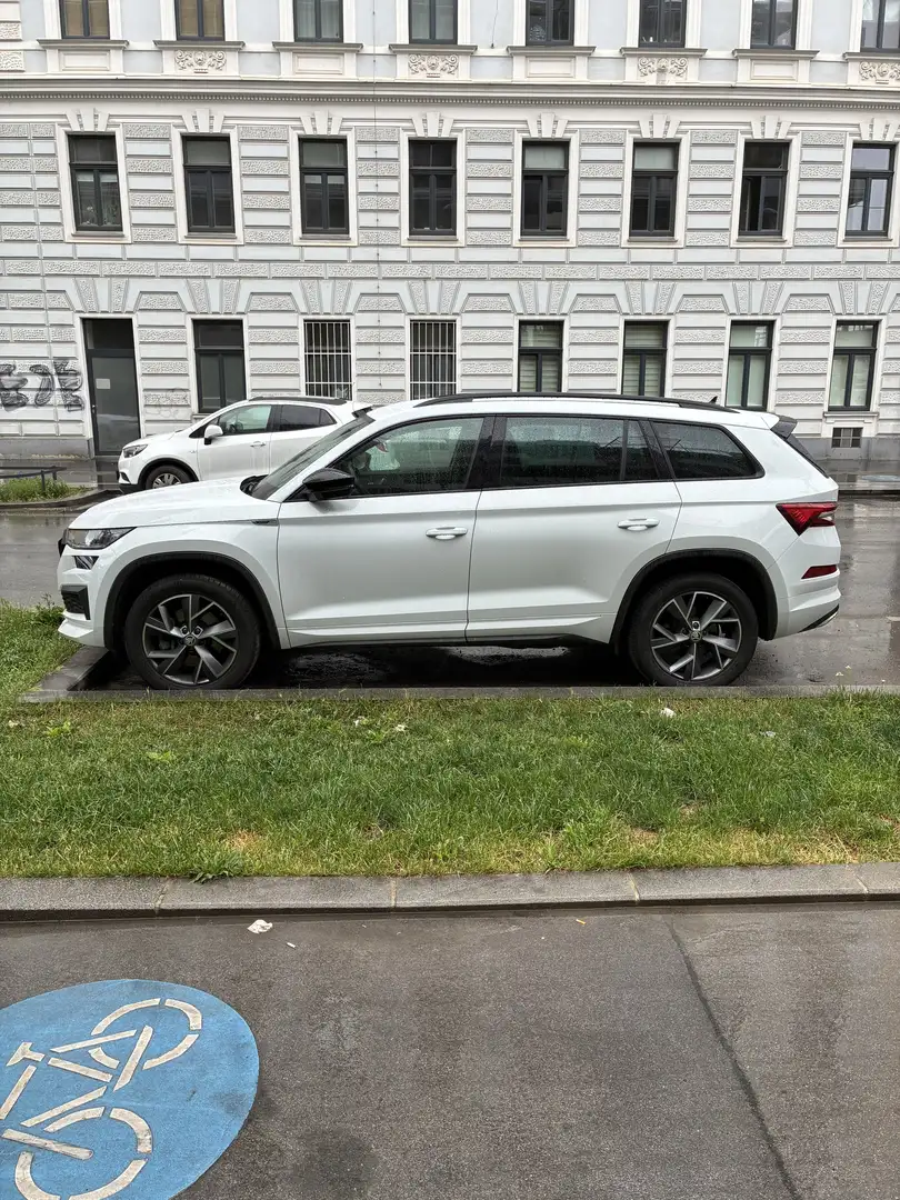 Skoda Kodiaq 2,0 TDI SCR Sportline DSG Weiß - 1