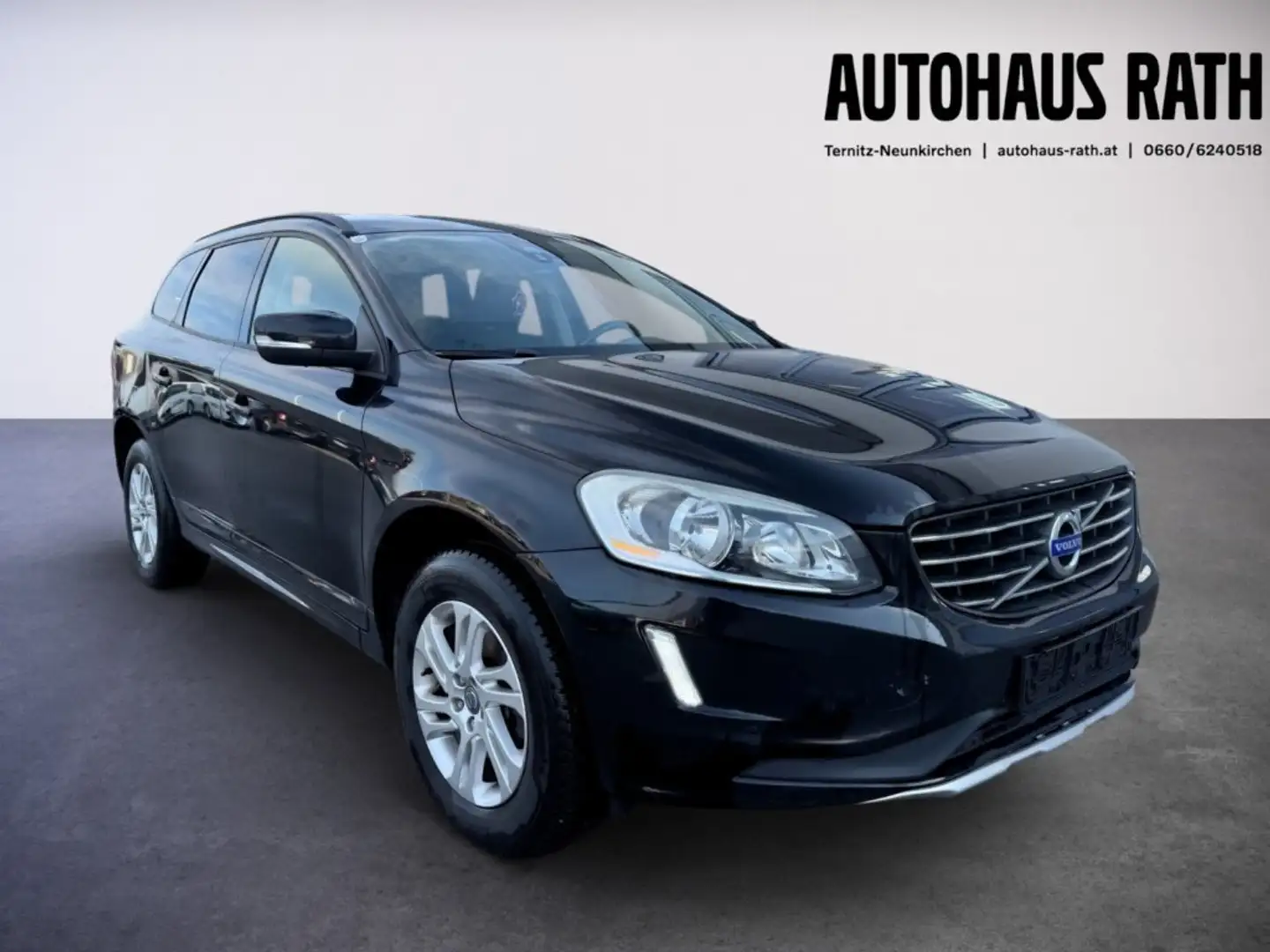 Volvo XC60 D3 Kinetic Schwarz - 2