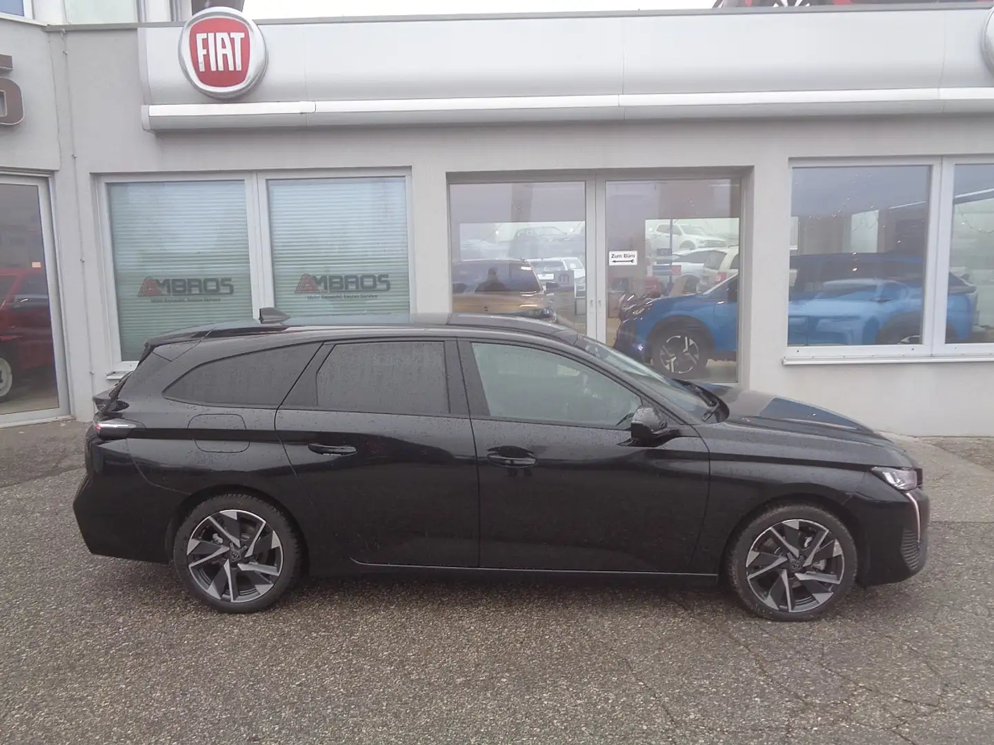 Peugeot 308 SW Hybrid 145 e-DSC6 Allure Schwarz - 2