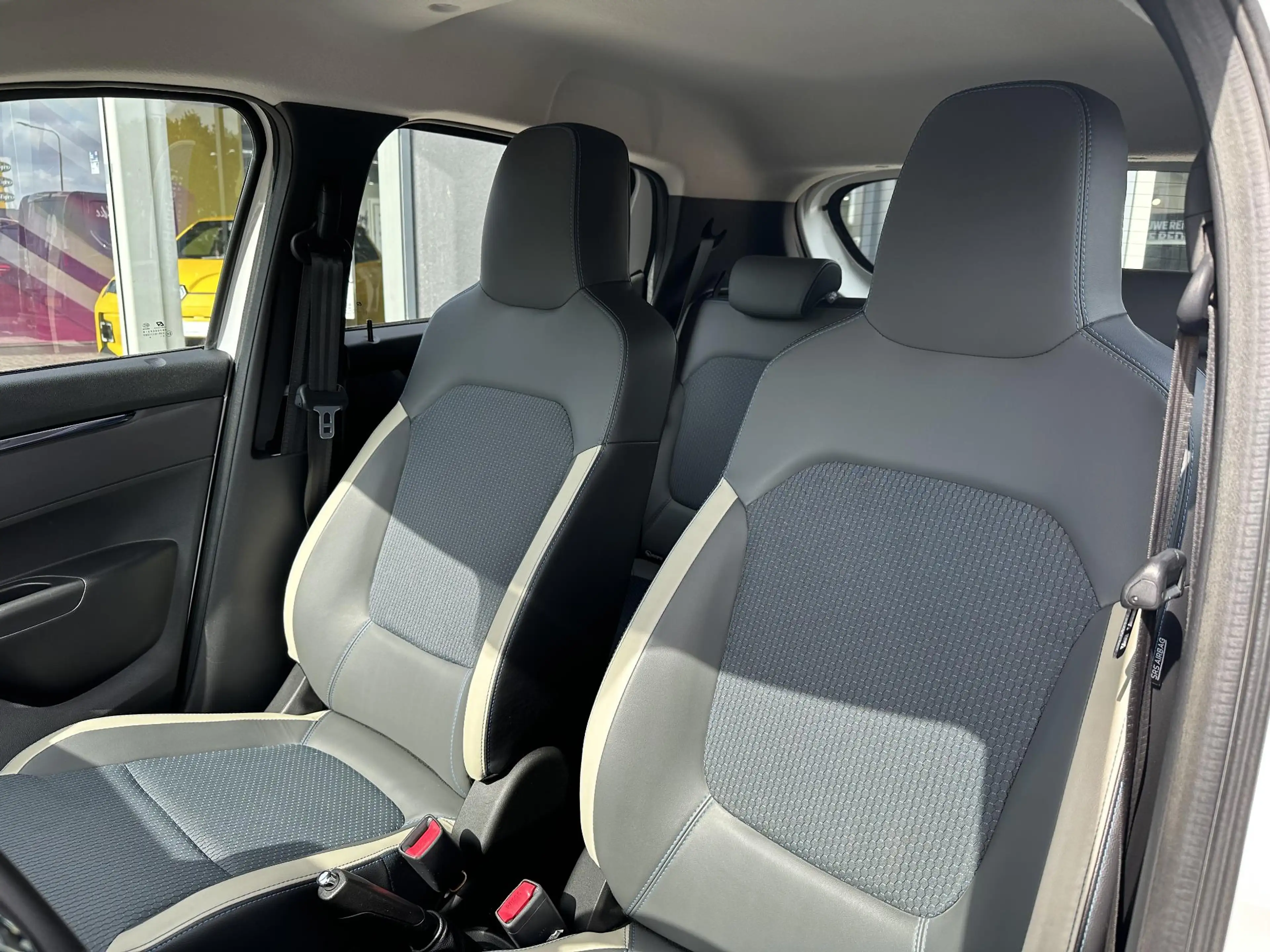 Dacia Spring Comfort Plus (Orange Pack) 27 kWh l Origineel NL l — photo 8