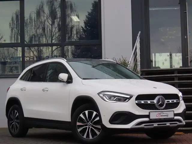 Mercedes-Benz GLA 220 d Autom. Sitzlüft. Ambiente Pano 360° AHK