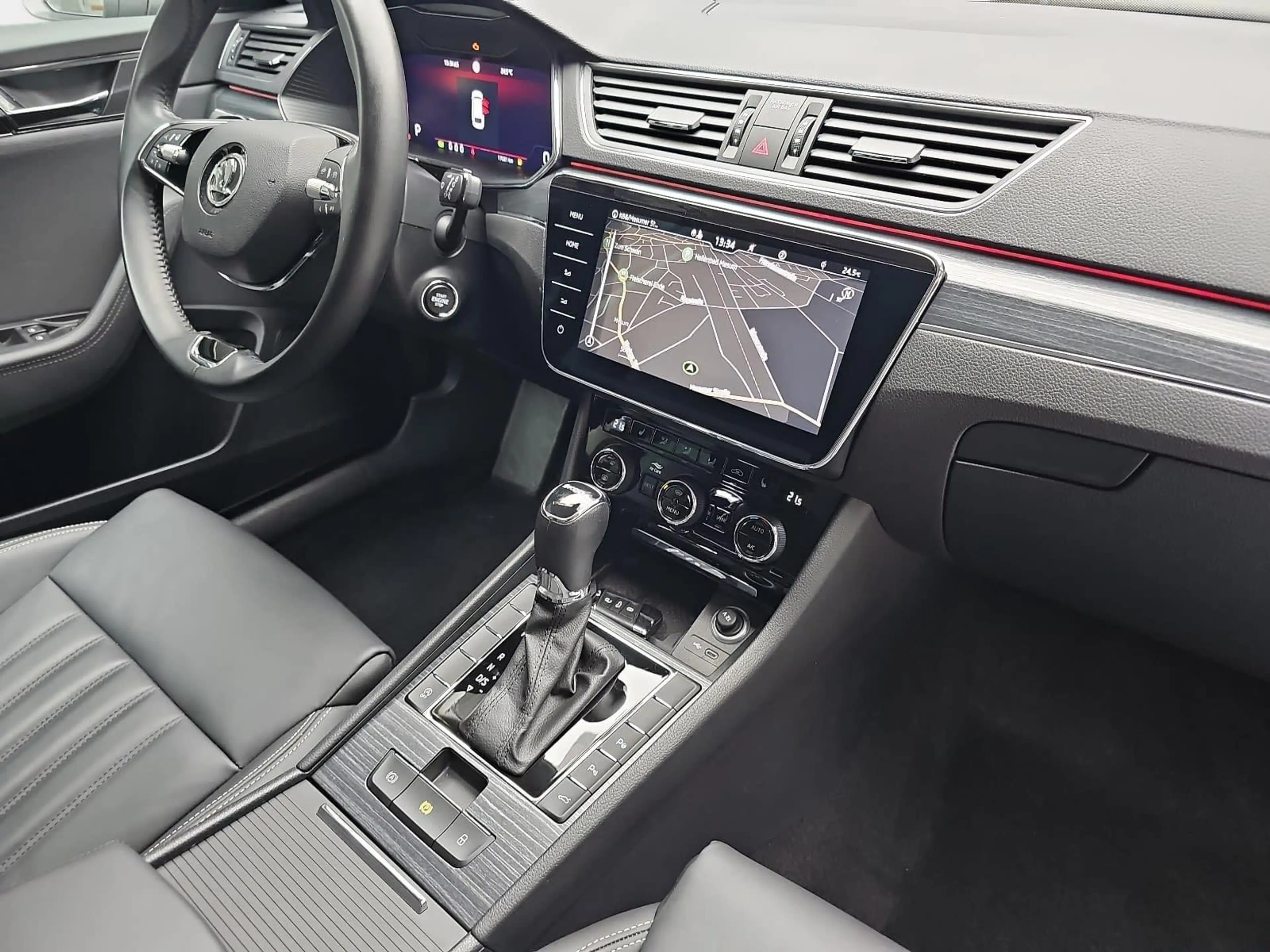 Skoda Superb SUPERB COMBI 2.0 TDI DSG STYLE NAVI LED — photo 18