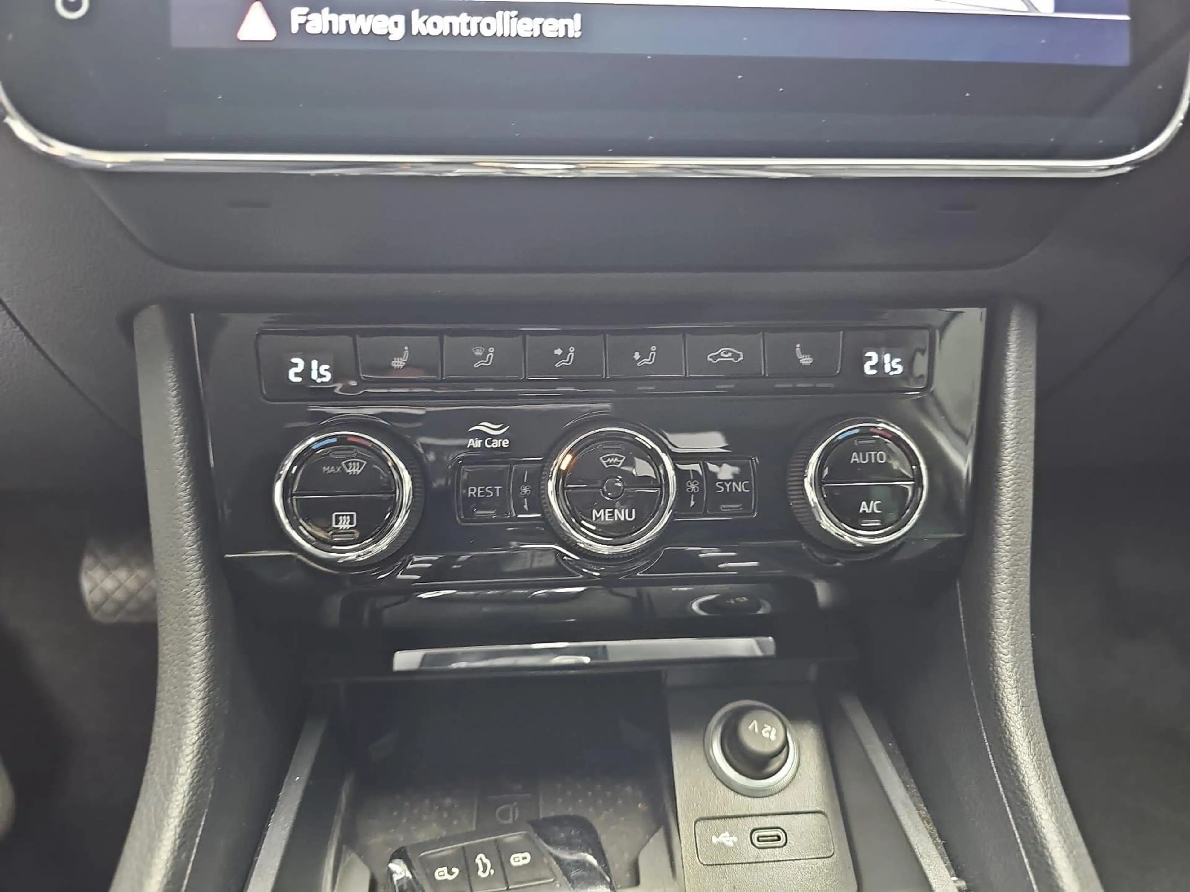 Skoda Superb SUPERB COMBI 2.0 TDI DSG STYLE NAVI LED — photo 12