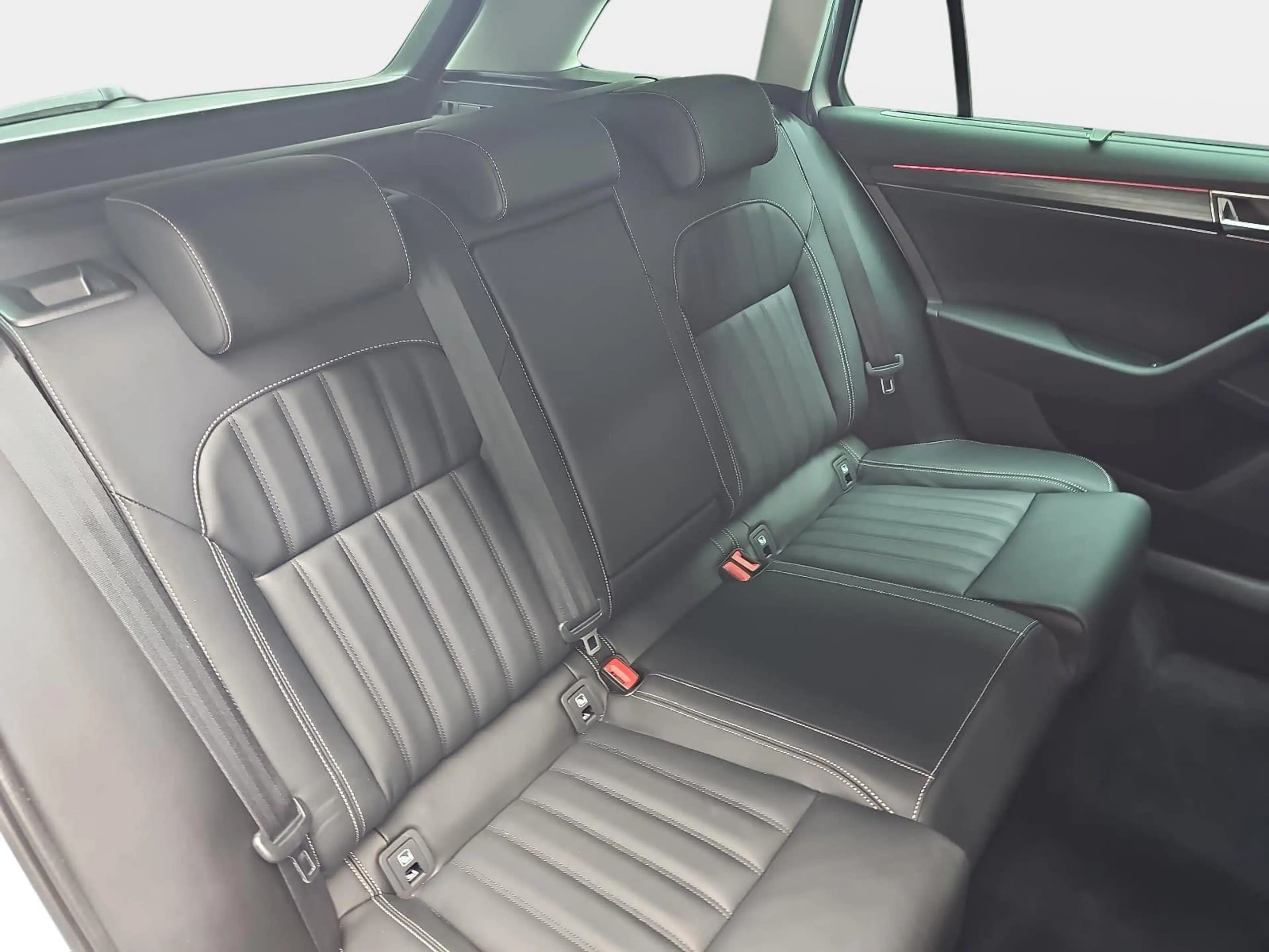 Skoda Superb SUPERB COMBI 2.0 TDI DSG STYLE NAVI LED — photo 19
