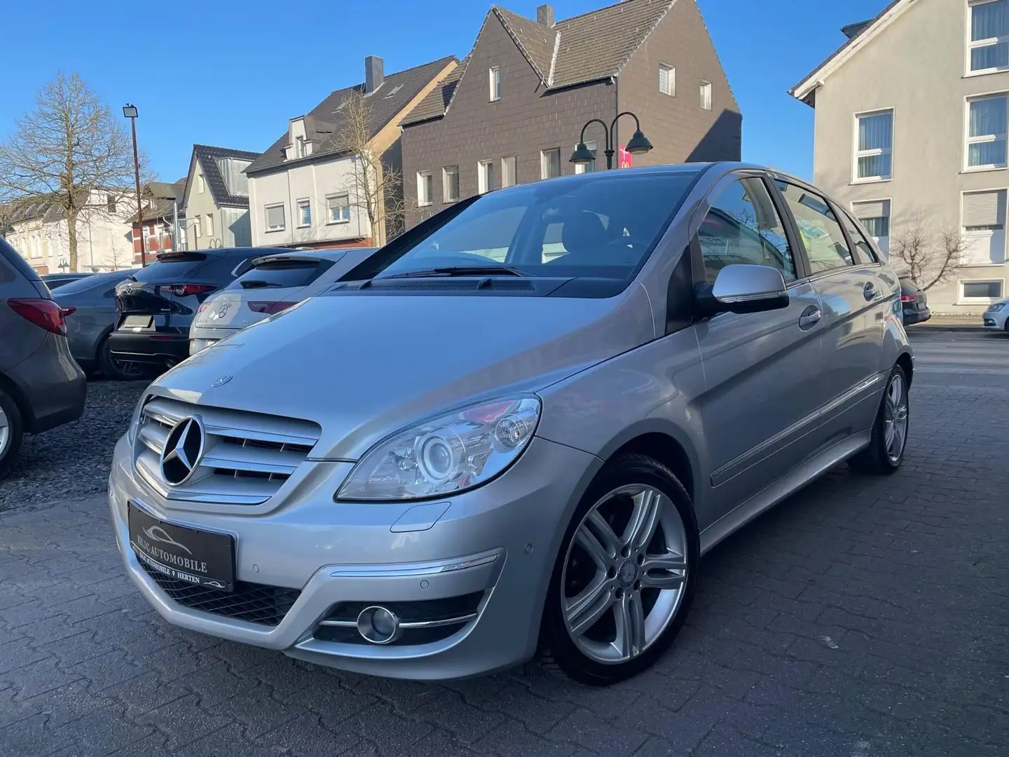 Mercedes-Benz B 180 CDI 2.Hand*Bi-Xenon*Leder*AHK Srebrny - 1