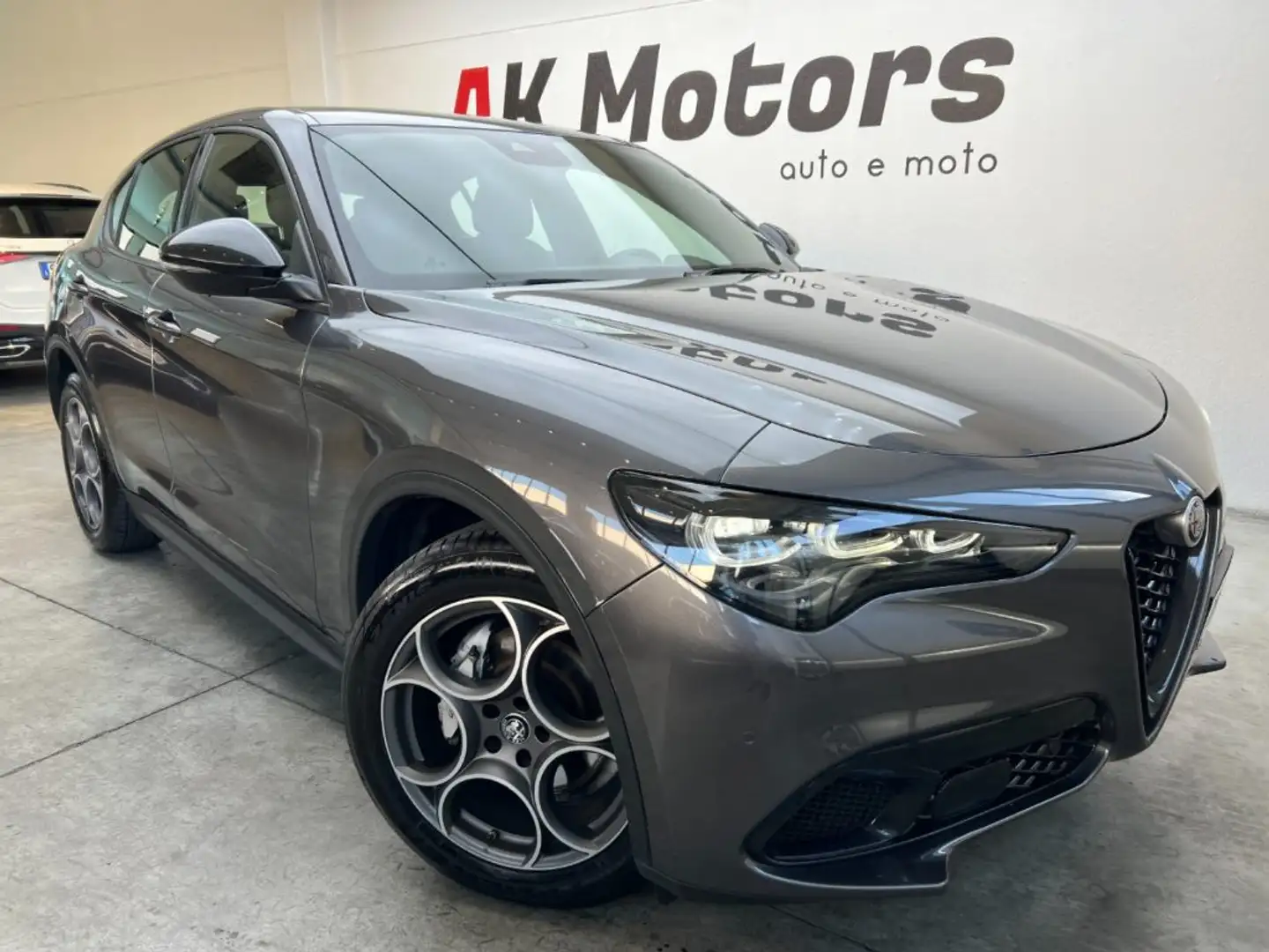Alfa Romeo Stelvio 2.2 Turbodiesel 160 CV AT8 RWD Sprint Gris - 1