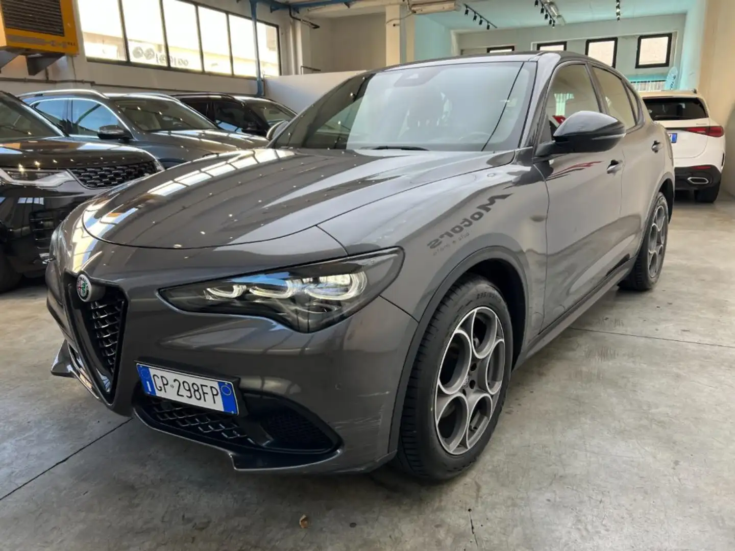 Alfa Romeo Stelvio 2.2 Turbodiesel 160 CV AT8 RWD Sprint Gris - 2